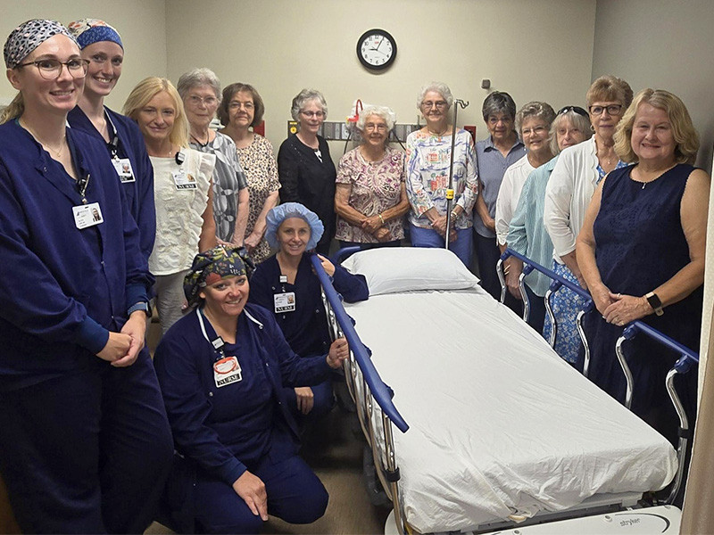 Knoxville Hospital & Clinics Auxiliary Donates Over $10,700 to Support Patient Care at Knoxville Hospital & Clinics