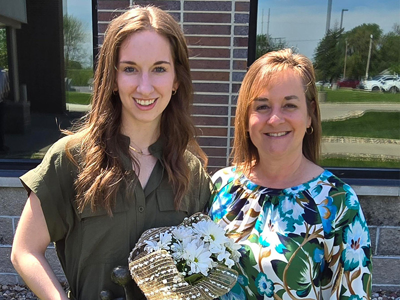 Knoxville Hospital & Clinics Awards Annual DAISY Award to Mallory Krpan, RN
